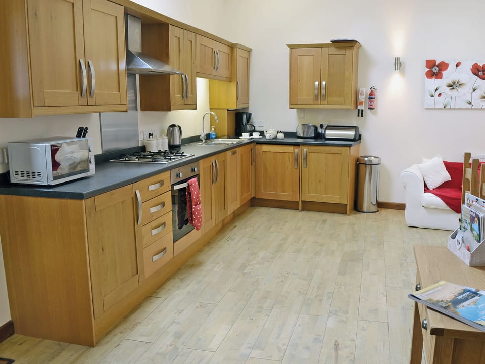Spacious kitchen/dining room | Blackthorn Cottage, Swan Pool, near Falmouth