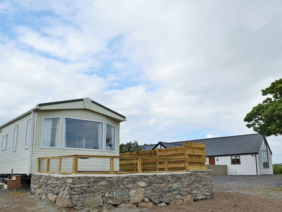 Wonderful, detached lodge | Porthdy Crey r Wen - Neuadd Wen Cottages, Llanfachraeth, near Holyhead