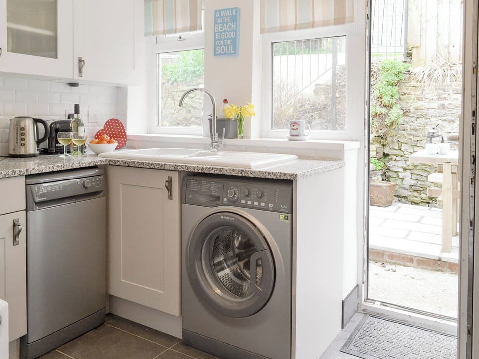 Fully-appointed kitchen | Teal Cottage, Instow, near Bideford