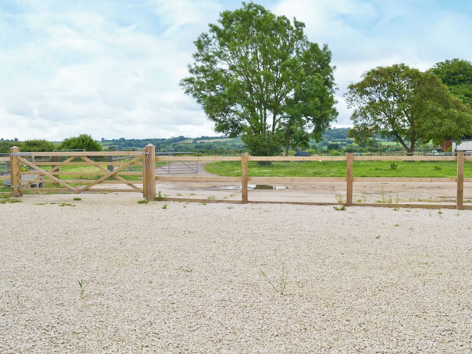 Large grounds with countryside views | The Granary - The Farm, East Tytherton, Chippenham