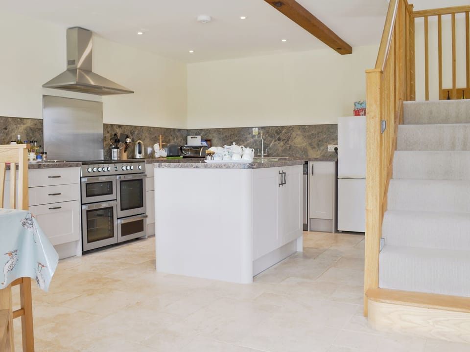 Open kitchen/ dining area | The Granary - The Farm, East Tytherton, Chippenham