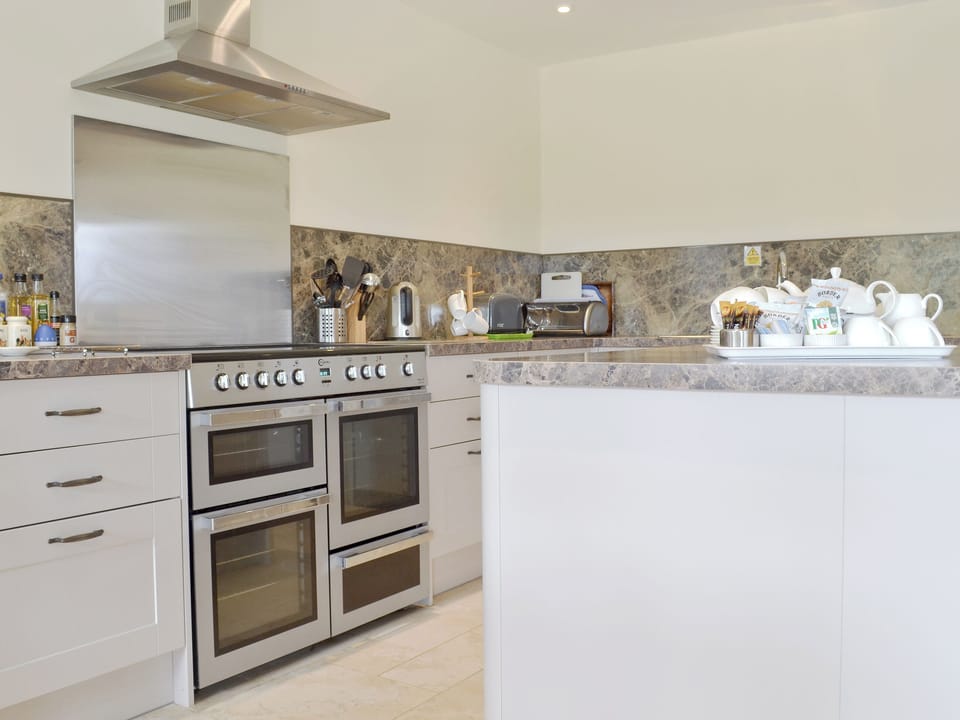 Stylish, well equipped kitchen | The Granary - The Farm, East Tytherton, Chippenham