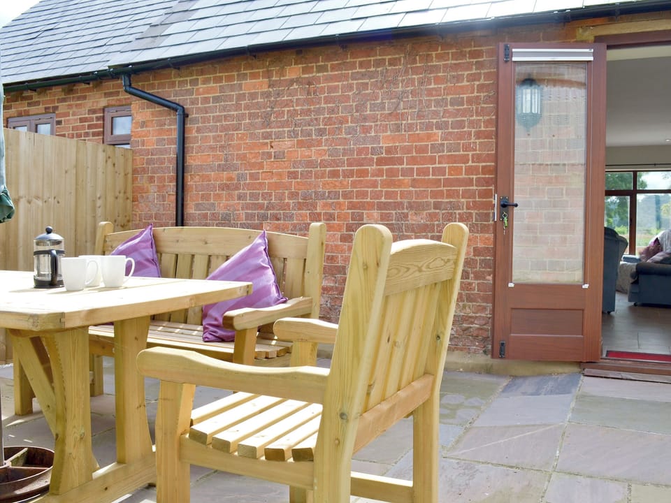 Patio with sitting out area | The Granary - The Farm, East Tytherton, Chippenham