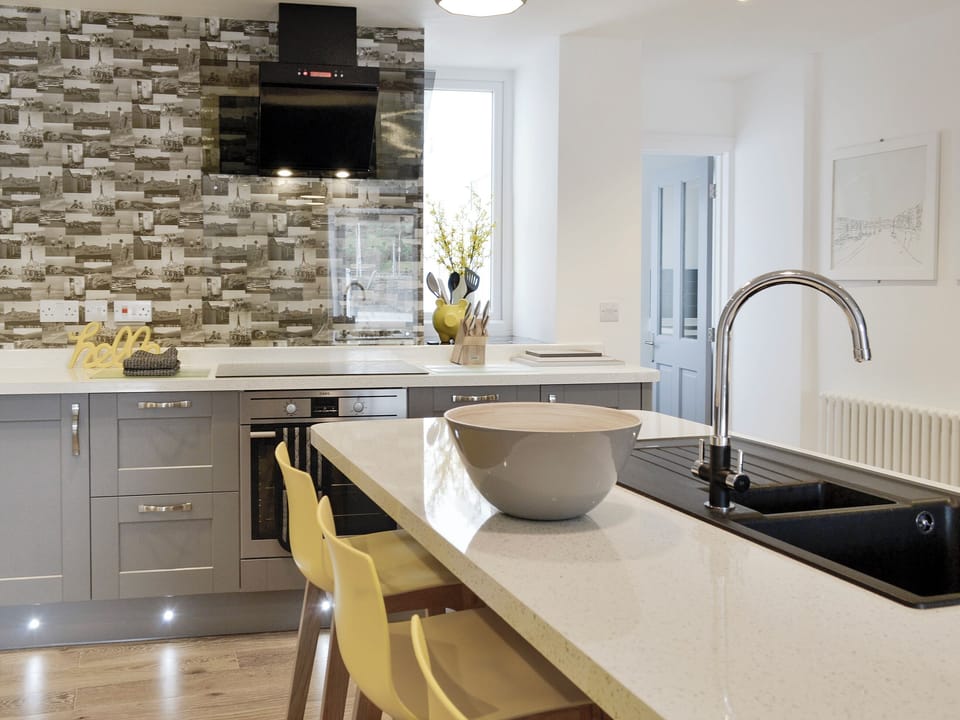 Well-equipped modern fitted kitchen | Blue Beach House, Ilfracombe