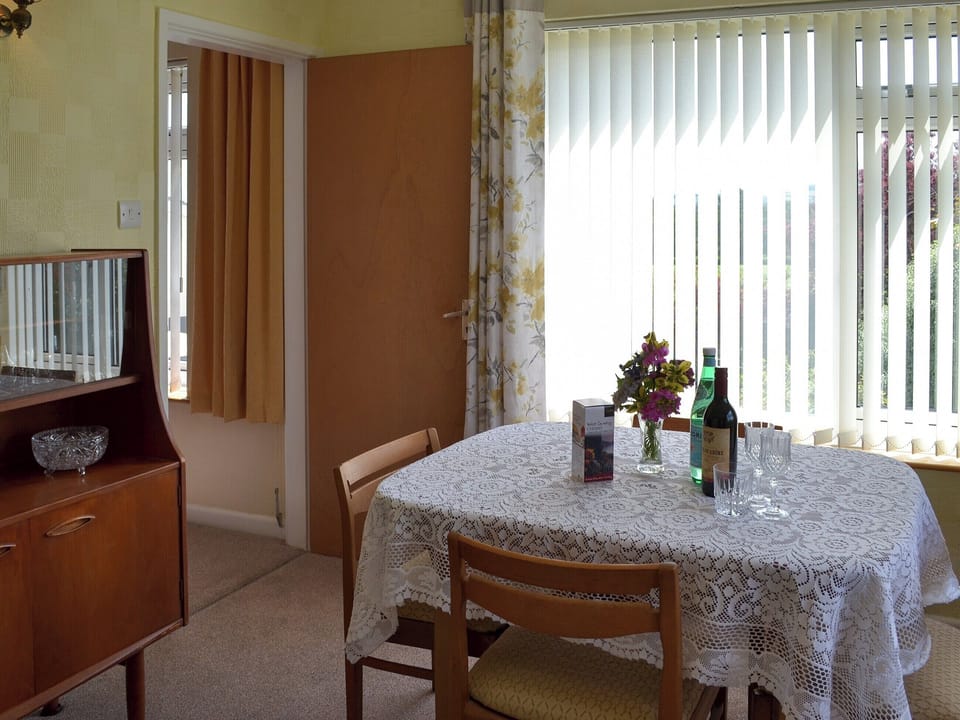 Dining table with extendable leaves to accommodate 6 chairs | Dart Corner, Bovey Tracey