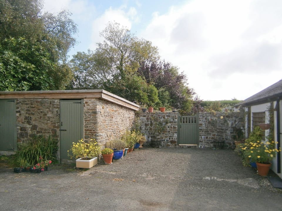 Attractively planted courtyard area | Lynches, Parkham, near Bideford