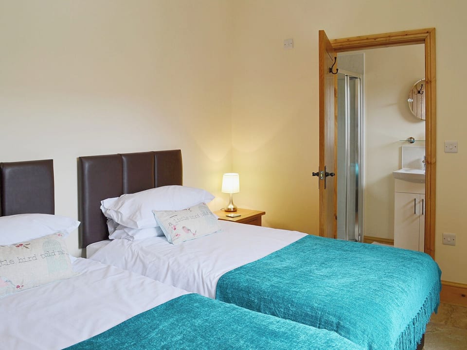Charming twin bedded room | The Old Dairy - Dunstall Lodge Barns, Sutton-on-Trent