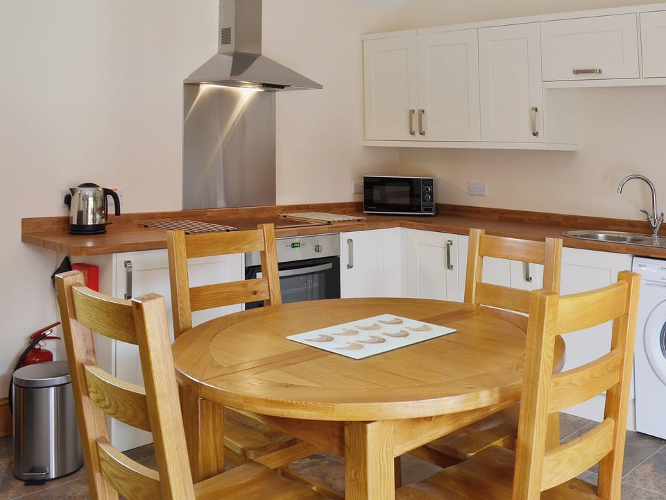 Family dining table | The Old Dairy - Dunstall Lodge Barns, Sutton-on-Trent
