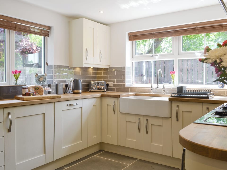 Well-equipped fitted kitchen | Bryn Salem - Cewydd Cottages, Cwm-Cewydd, near Machynlleth