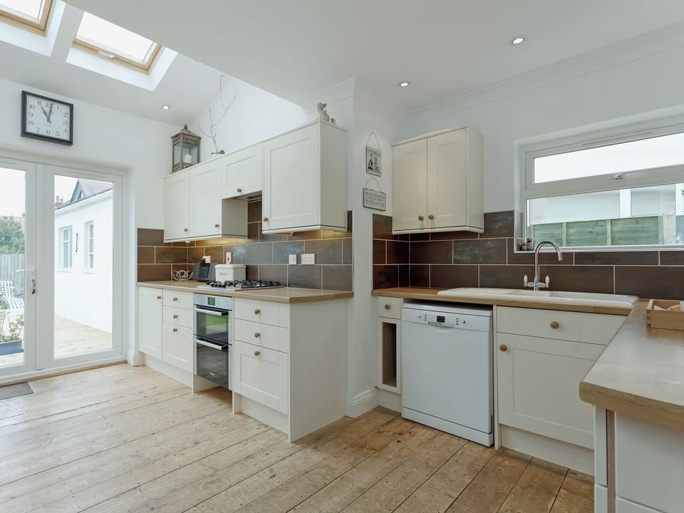 Well equipped kitchen area | Stourcliffe House, Bournemouth