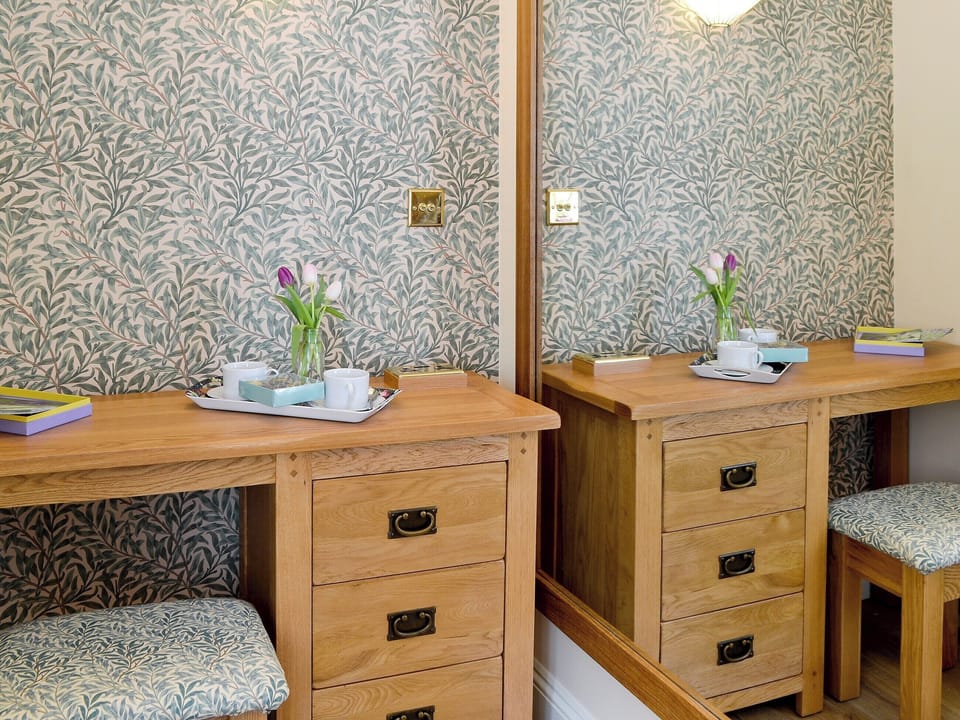 Convenient dressing room | Larkspur, St Leonards-on-Sea, near Hastings