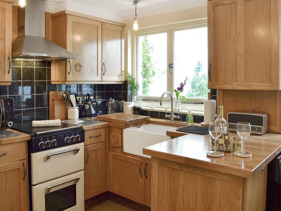 Well-equipped bespoke kitchen/dining room | Larkspur, St Leonards-on-Sea, near Hastings