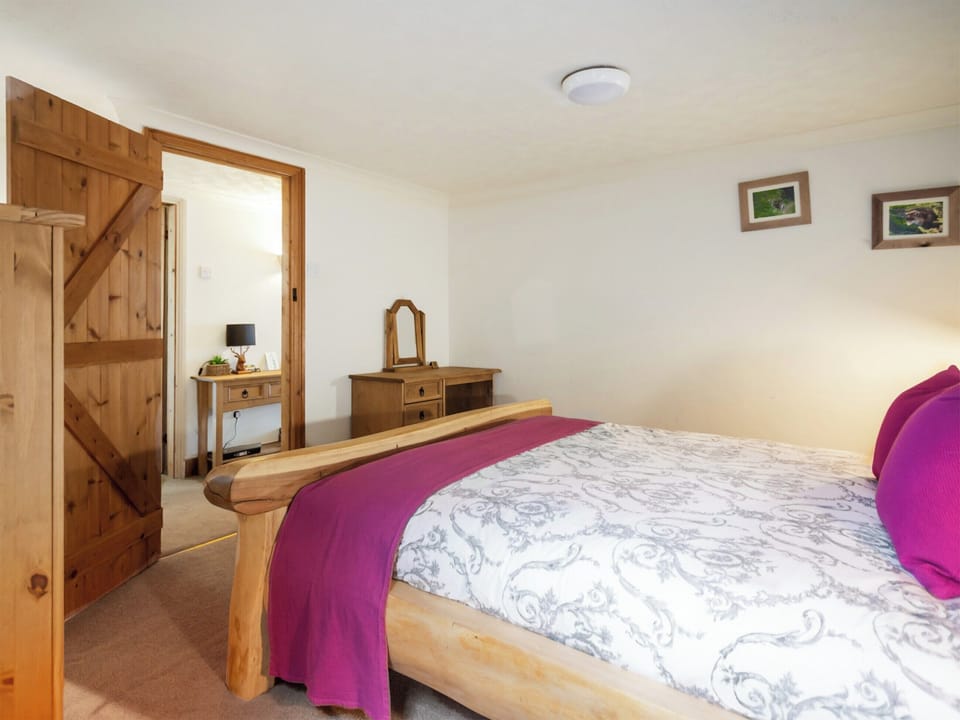 Comfy king size bedroom | The Nook, Whitecroft, Forest of Dean