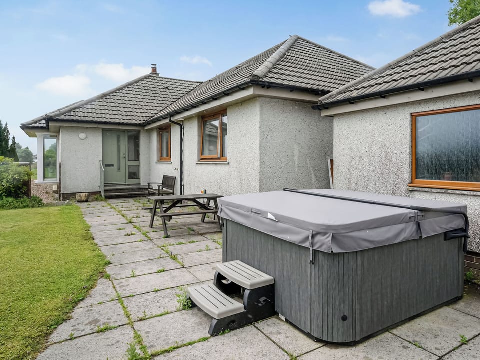 Hot tub | Lapwing Rise, Banavie, near Fort William