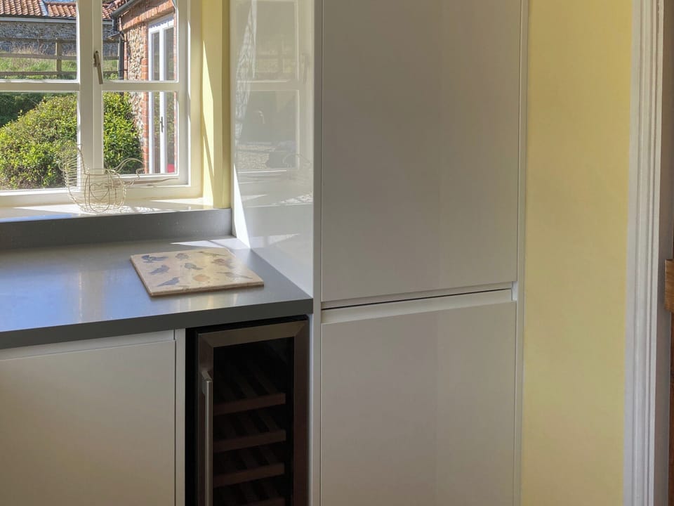 kitchen with wine fridge | Manor Cottage, Stiffkey, near Wells-next-the-Sea