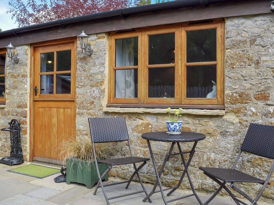 Charming sitting out area | The Old Stables, Swerford, near Chipping Norton