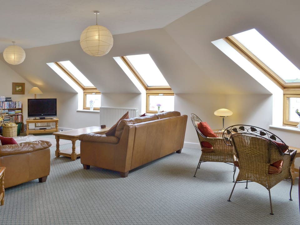 Light and airy seating areas in living and dining room | Tamar View, Cargreen Village, near Plymouth
