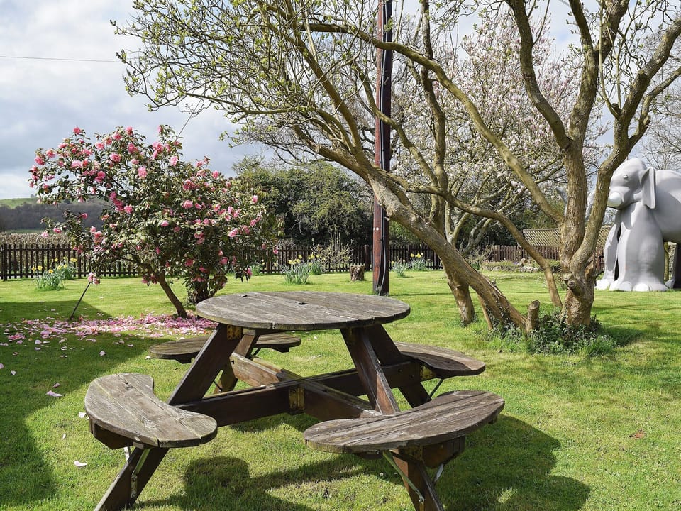 Sitting-out-area | Lena&rsquo;s Lodge, Camer&rsquo;s Green, Berrow, near Malvern