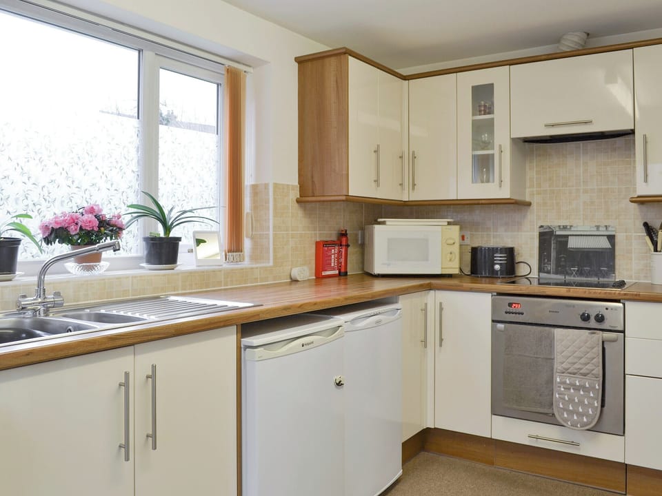 Well-equipped fitted kitchen | The Annexe, Knaresborough