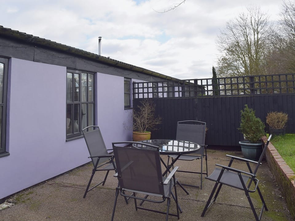 When the weather&rsquo;s nice why not enjoy an alfresco meal on the patio? | Blueberry Cottage, Debenham, near Framlingham