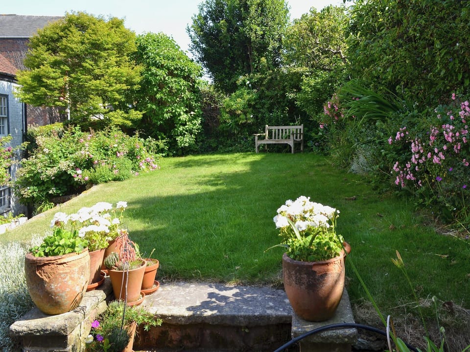 Shared walled garden | Cottage By The Quay, Lymington