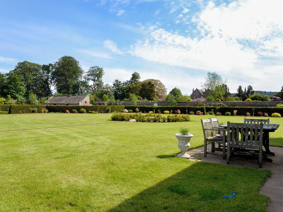 Patio with furniture | The Old Gasworks Building - Old Montrose, Montrose