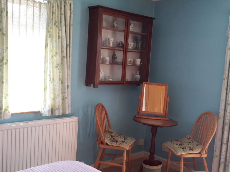 Double bedroom | Sunshine Cottage, Fairford, near Cirencester