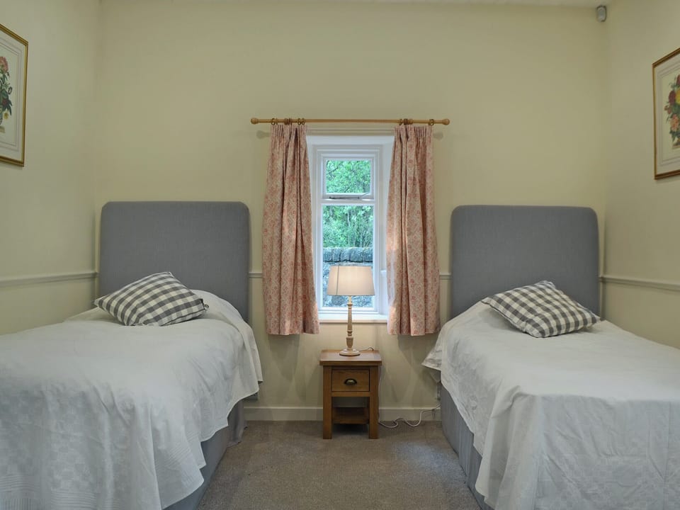 Cosy twin bedroom | Fernwoodlea, Oakley, near Dunfermline 