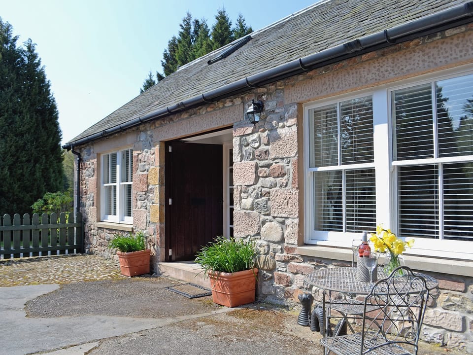 Sitting-out-area | Song Bird Cottage, Scaniport, nr. Inverness