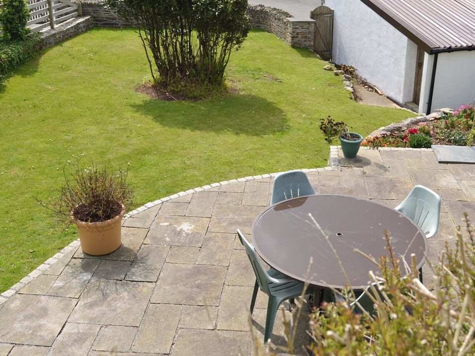 Sitting out area & garden | The Jam Store - The Pickle Pot and Jam Store, Mawgan Porth, near Newquay