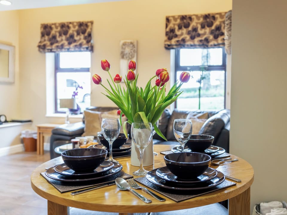 Convenient dining area | Ty Bach Twt, Dyffryn Ardudwy, near Barmouth