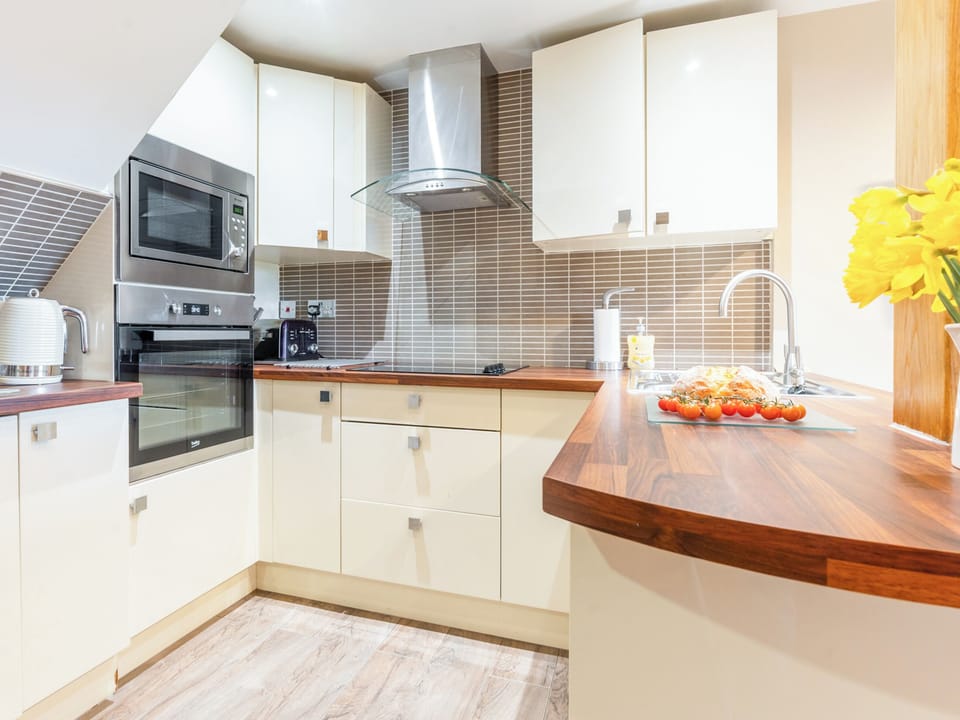 Fully appointed kitchen | Ty Bach Twt, Dyffryn Ardudwy, near Barmouth