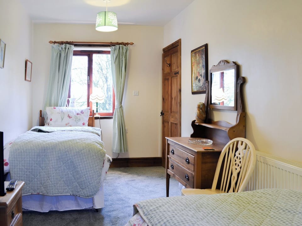 Cosy twin bedroom | Acorn Barn, Laytham, near York