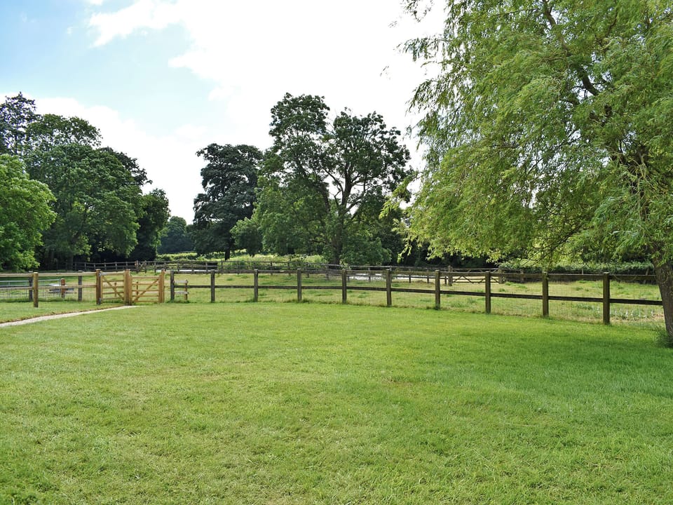 Beautiful surrounding area | The Farmhouse - Round Chimneys Farm, Glanvilles Wootton, near Sherborne