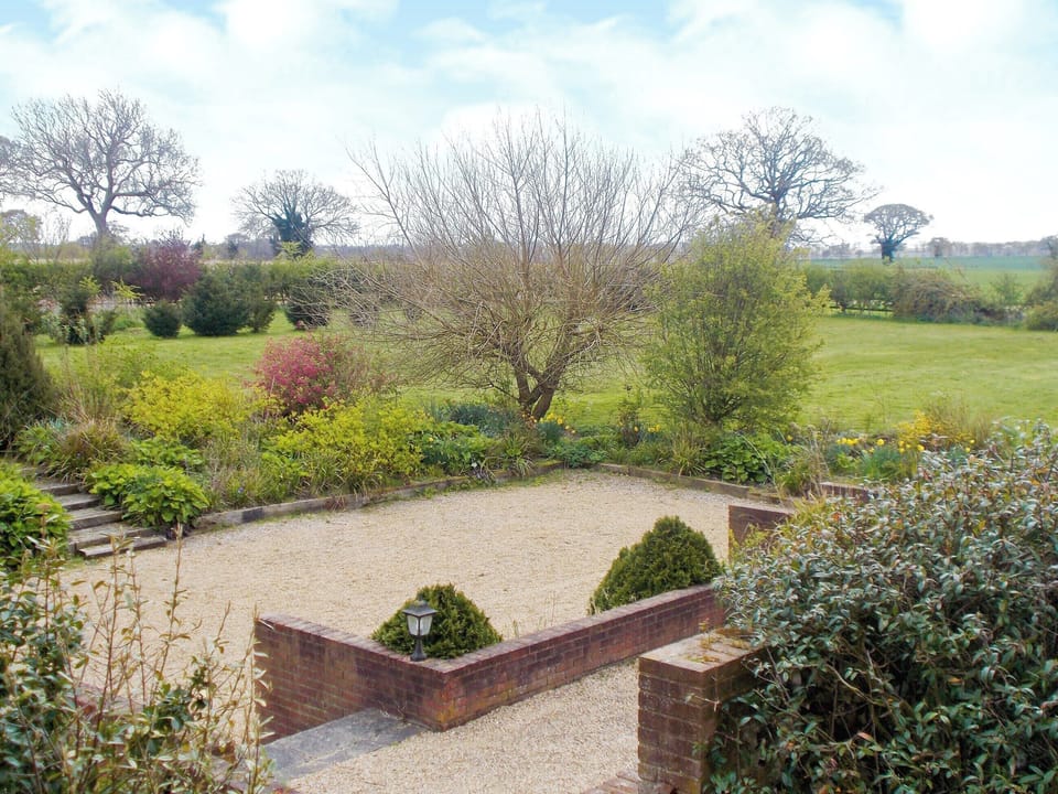 Shared garden and grounds | Church Farm Barn, Clippesby, nr. Great Yarmouth