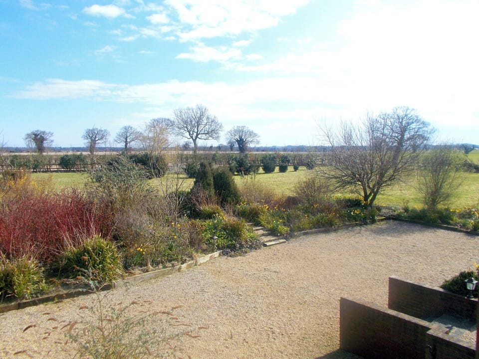 Shared garden and grounds | Church Farm Barn, Clippesby, nr. Great Yarmouth
