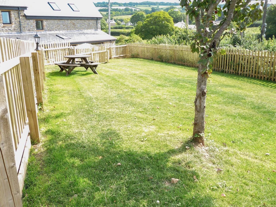 Lawned garden | Hay Rick, Milk Churn, Scrumpy Barn - Hayes Farm Mews, Luton, near Newton Abbot