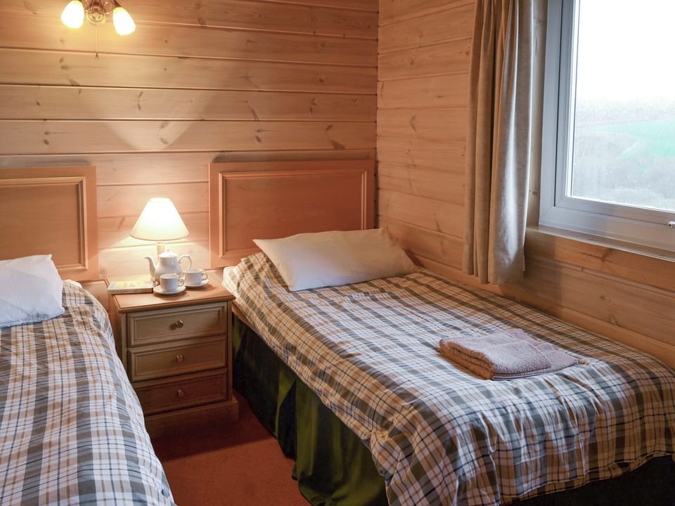 Light and airy twin bedroom | Lodge 18, Woolsery, Bideford