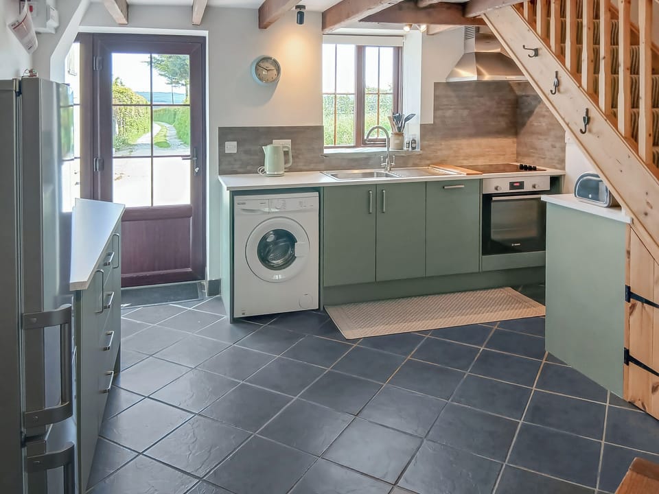 Lovely kitchen/diner with farmyard access | Beckaveans Stable - Beckaveans, Jacobstow, near Bude