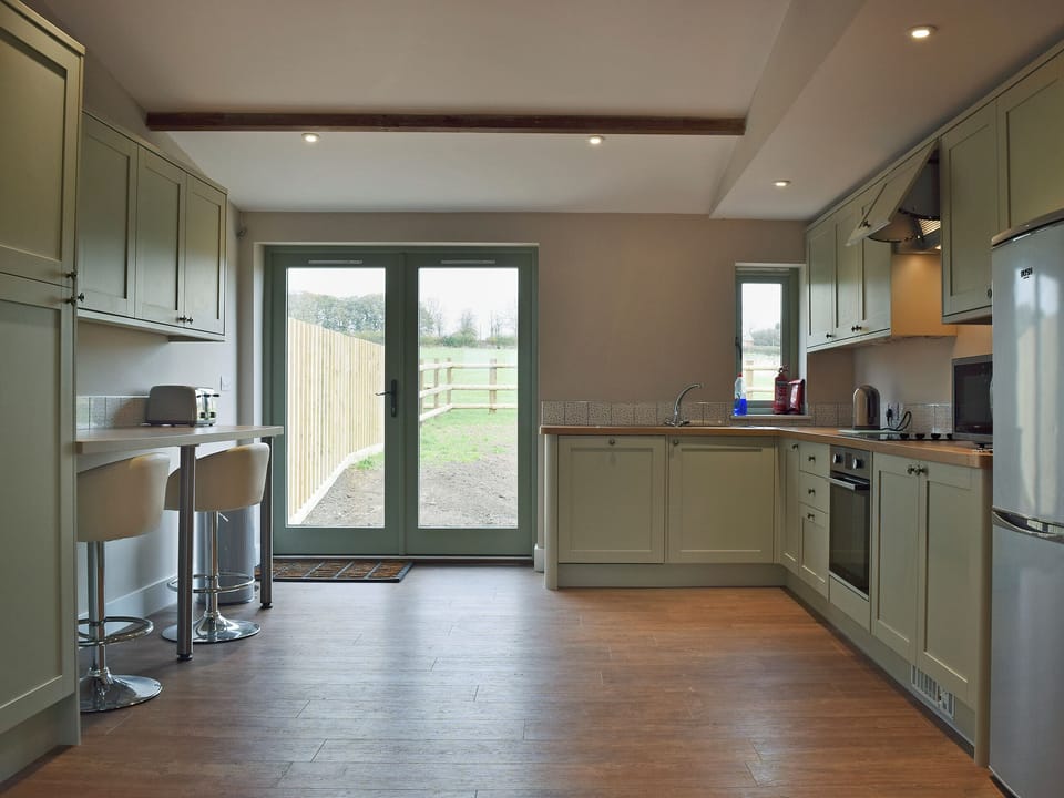 Light and airy kitchen | Waxwing Cottage - Holmes Farm Country Cottages, Lubenham, near Market Harborough