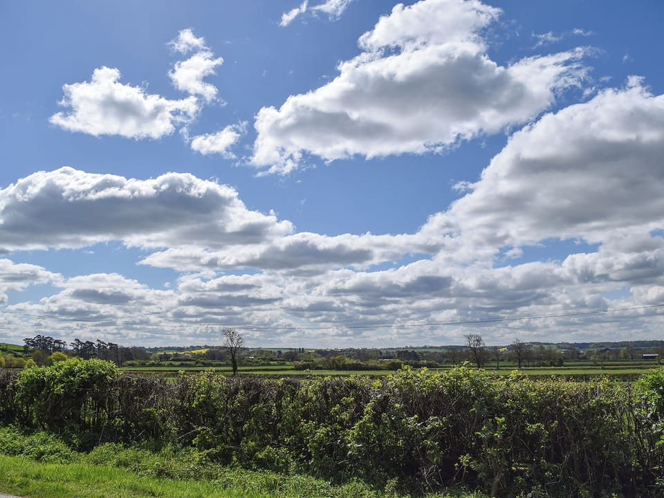 Delightful views over the rolling Leicestershire countrside | Wagtail Cottage, Waxwing Cottage - Holmes Farm Country Cottages, Lubenham, near Market Harborough