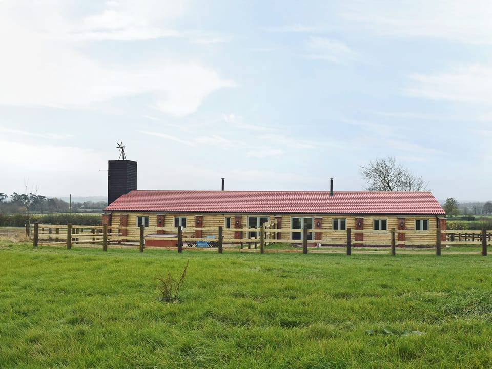 Set in the Leicestershire countryside | Wagtail Cottage, Waxwing Cottage - Holmes Farm Country Cottages, Lubenham, near Market Harborough