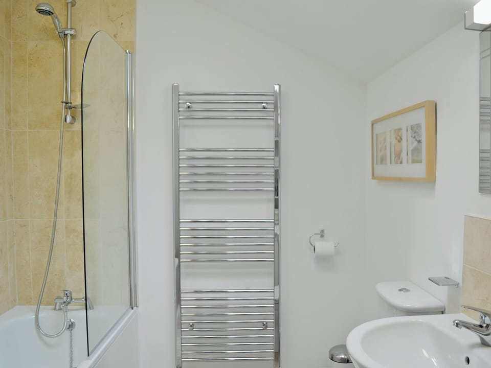 Bathroom | Hendrelas Farm - Ysgubor, Rhos, nr. Pontardawe