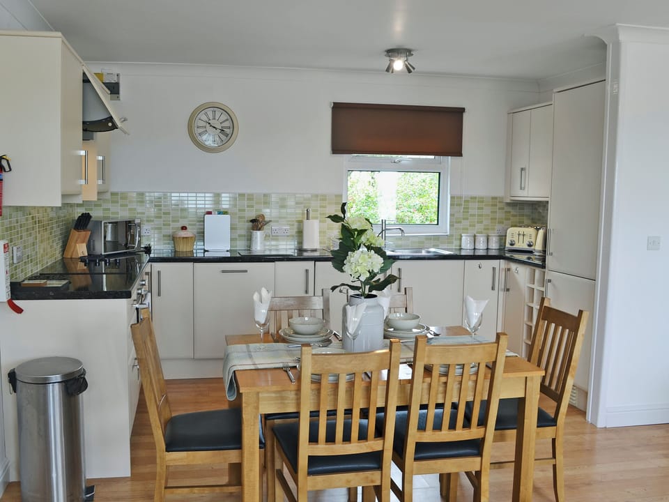 Inviting kitchen/dining area | Trevone - Treginegar Cottages, St Merryn, near Padstow