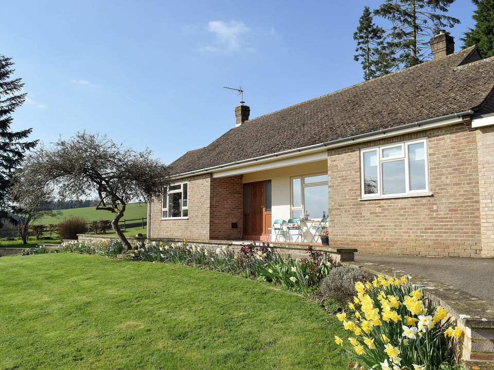 Exterior and garden | Roundhill, near Chipping Warden