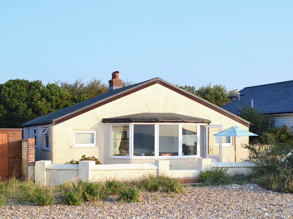Beach fronted holiday home | Thalassa, Pagham, near Chichester