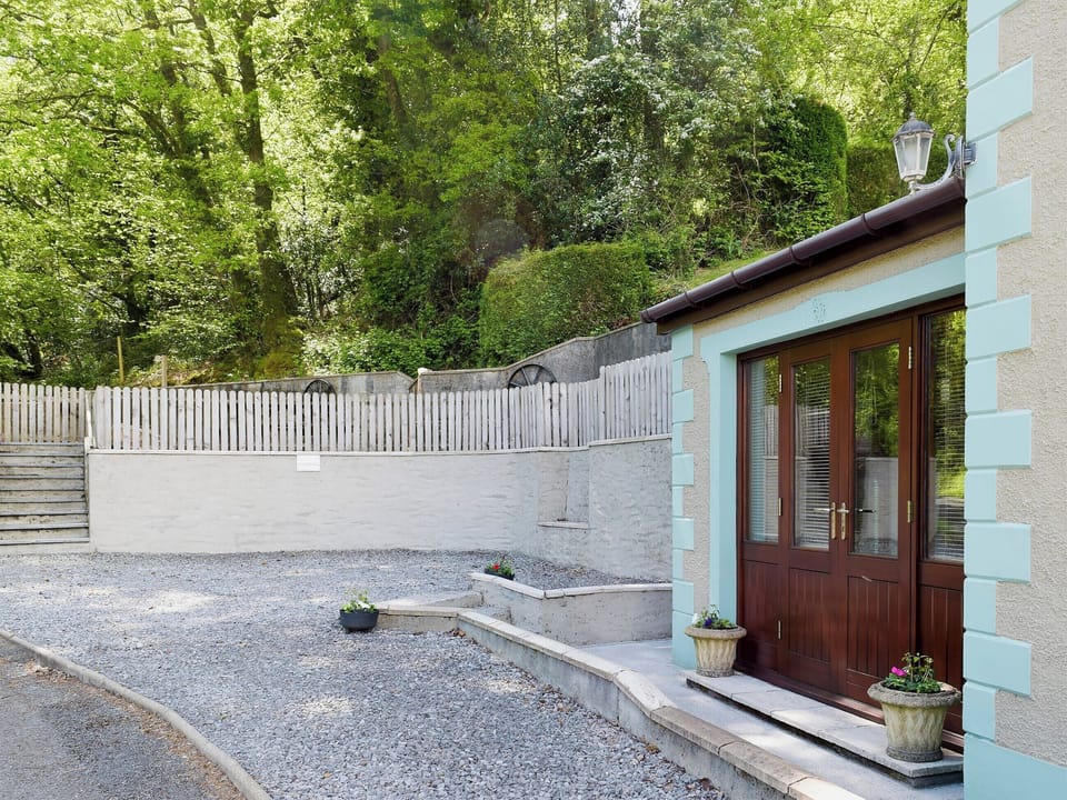 Gravelled garden | Yr Efail Argoed, Llanddowror, near Laugharne