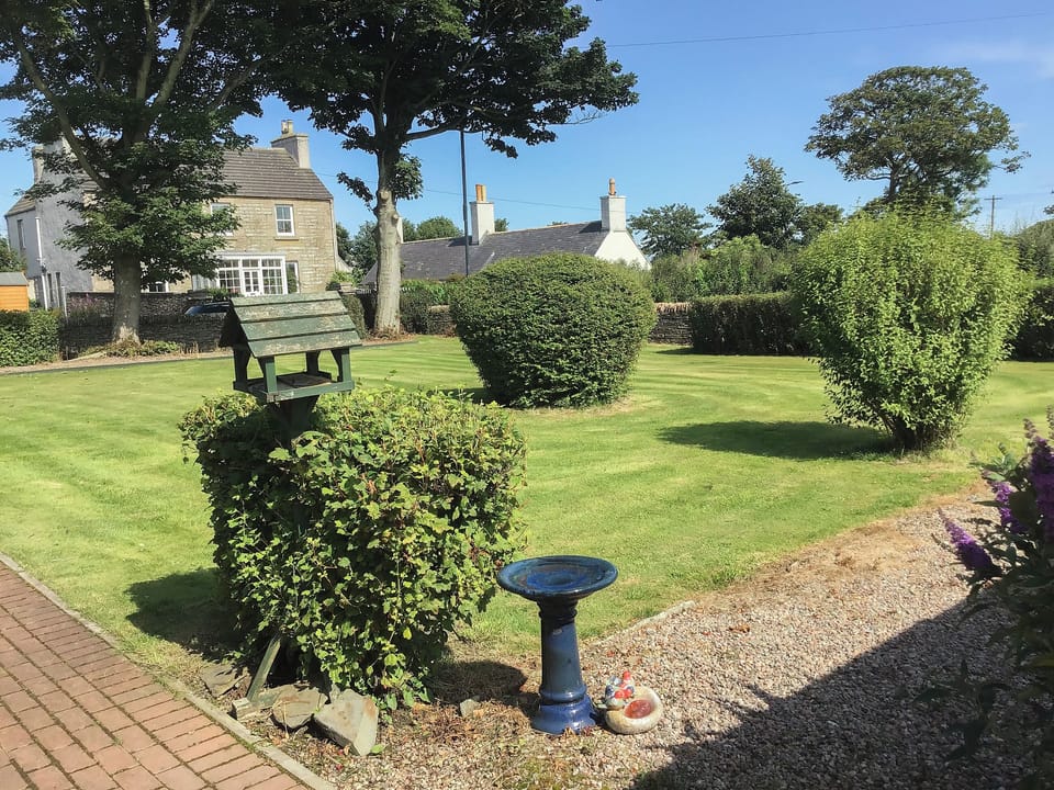 Lovely lawned garden | Gladstone Cottage, Castletown, near Thurso