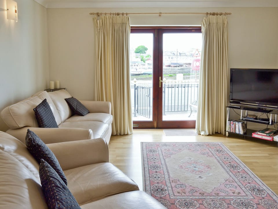 Spacious lounge area | Harbour View, Castletown