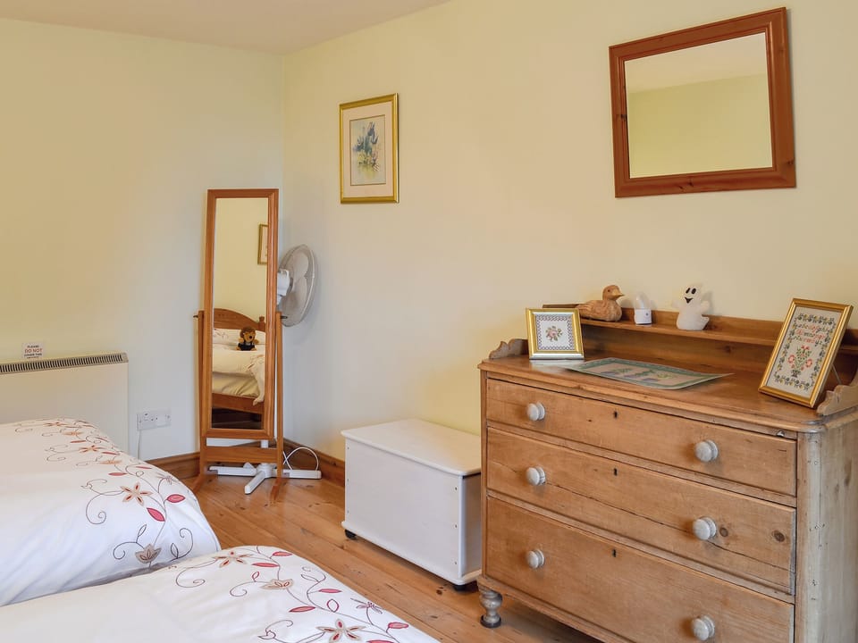 Twin bedroom | Spring Cottage, Hollinsclough, near Buxton